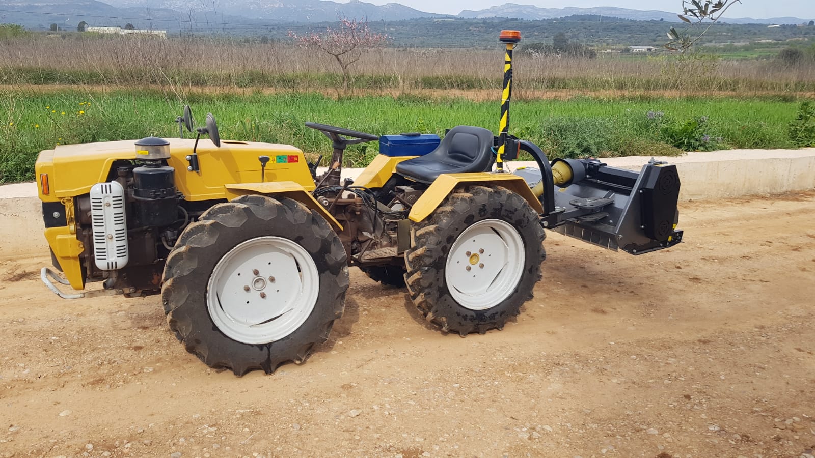 Pasquali 980 con desbrozadora