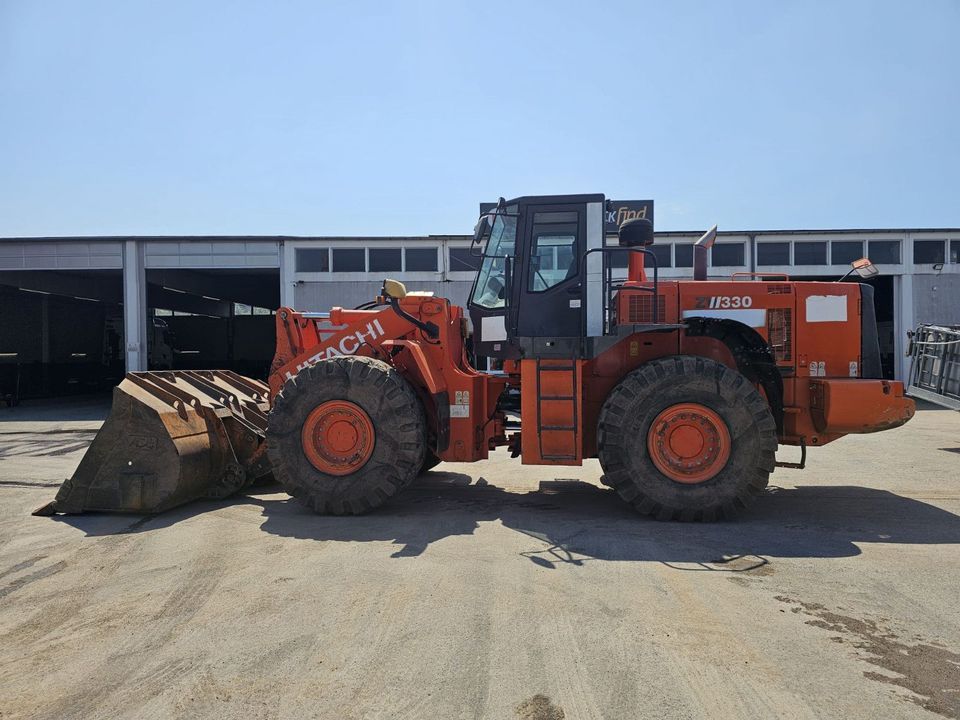 Hitachi ZW330 pala cargadora con báscula — foto 1 de 10